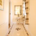 Hillside House- Pine View *