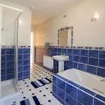 Hillside House- Pine View Apartment