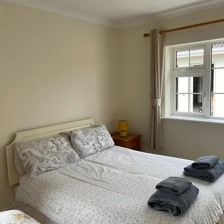 Hillside House- Pine View *