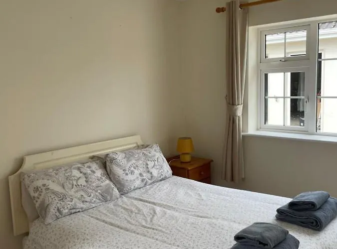 Hillside House- Pine View *