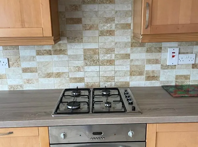 Hillside House- Pine View *